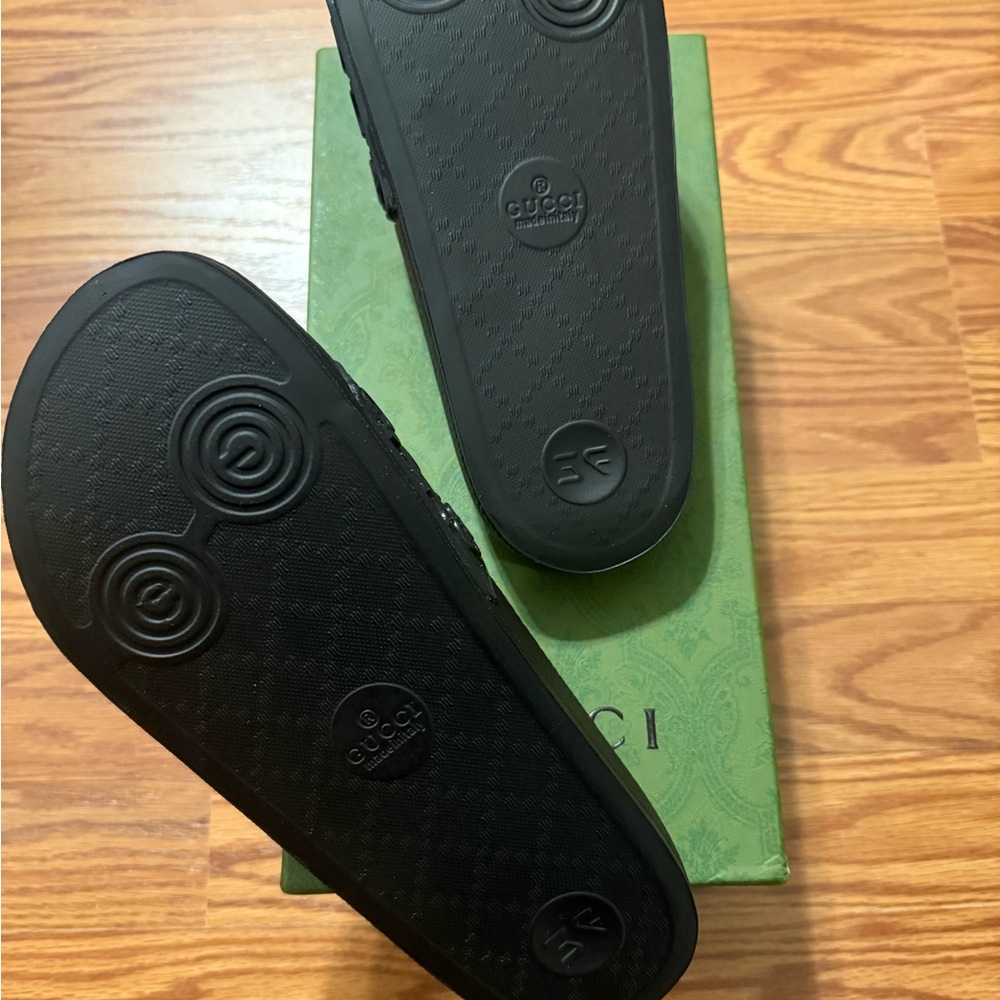 Gucci Black Slides with cut out logo. Size 38. - Picture 3 of 4
